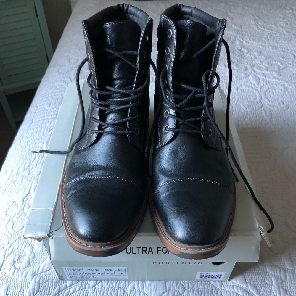 Perry Ellis Captain Boots